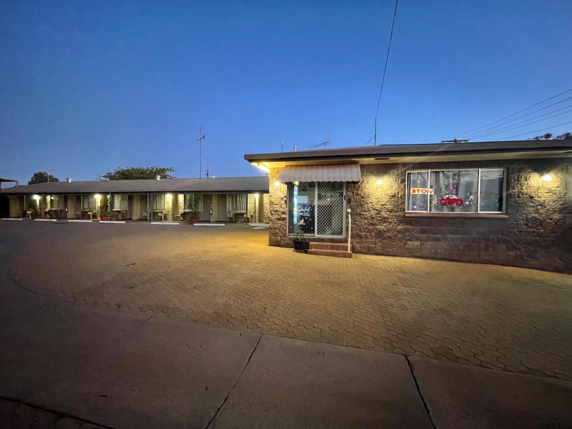 Warrego Motel Charleville Exteriér fotografie